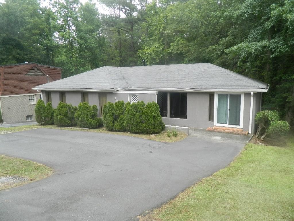 3 bedroom, 1,560 sq ft single family residence sold at 320 W Wieuca Road, Atlanta, GA 30342