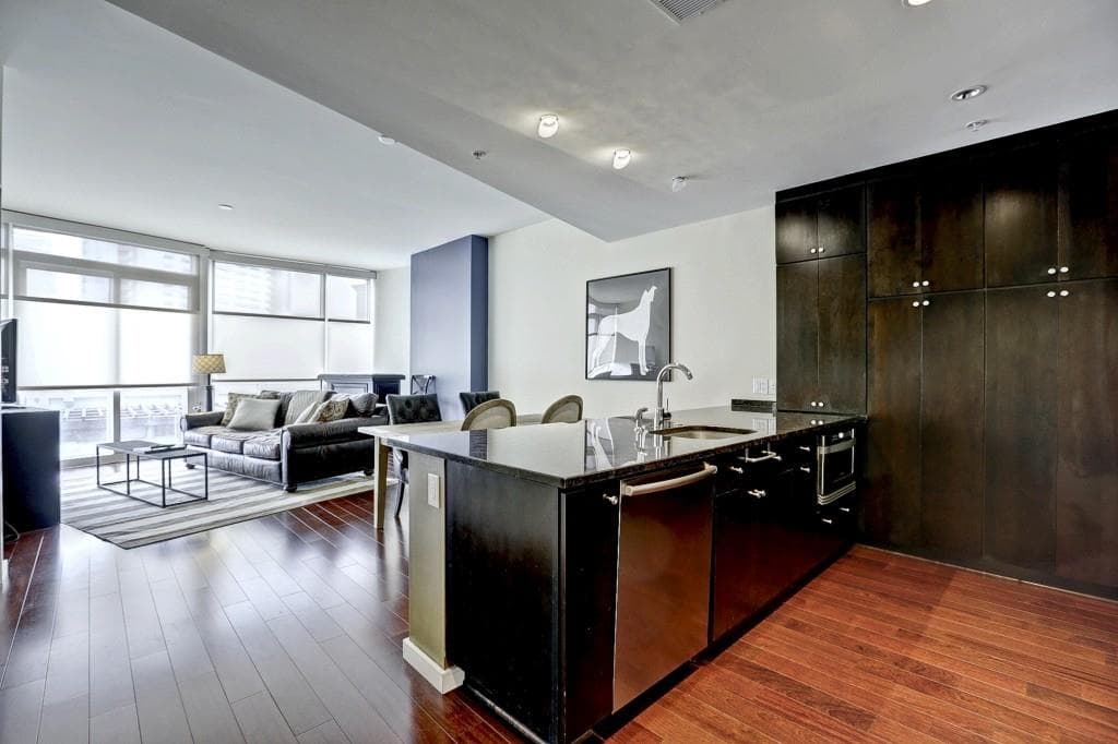 1 bedroom, 930 sq ft condominium sold at 3325 Piedmont Road 1510, Atlanta, GA 30305