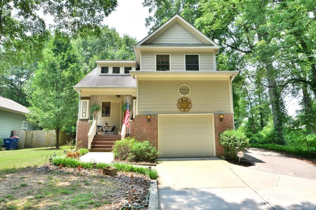 3 bedroom, 1,660 sq ft single family residence sold at 2016 Spink Street, Atlanta, GA 30318