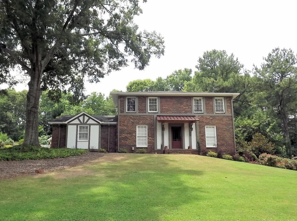 4 bedroom, 2,663 sq ft single family residence sold at 415 Stonebridge Drive, Roswell, GA 30075
