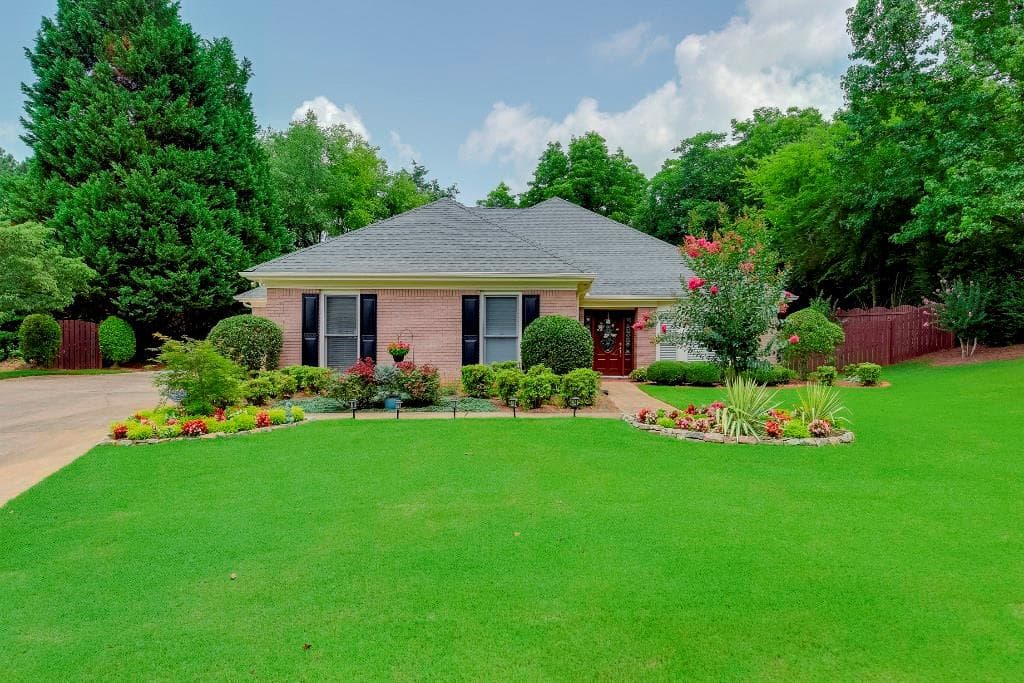 3 bedroom, 3,338 sq ft single family residence sold at 440 Crabapple Farm Drive, Alpharetta, GA 30004