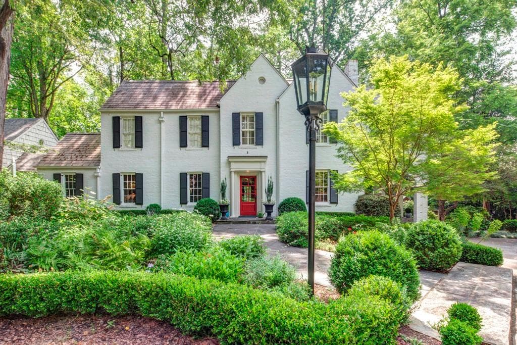 7 bedroom, 5,150 sq ft single family residence sold at 2677 Arden Road, Atlanta, GA 30327