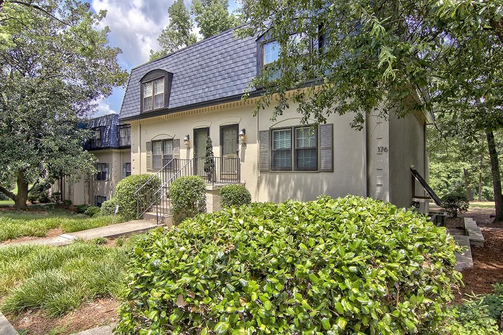 2 bedroom, 1,279 sq ft condominium sold at 176 Elysian Way -, Atlanta, GA 30327