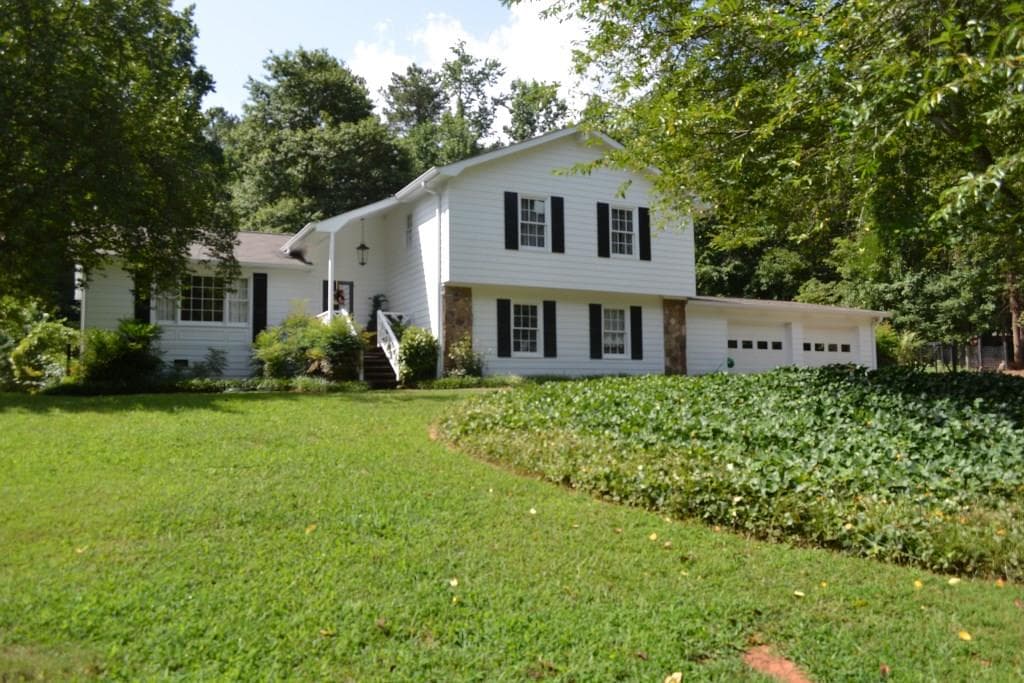 5 bedroom, 1,617 sq ft single family residence sold at 140 Beechwood Trail, Roswell, GA 30075