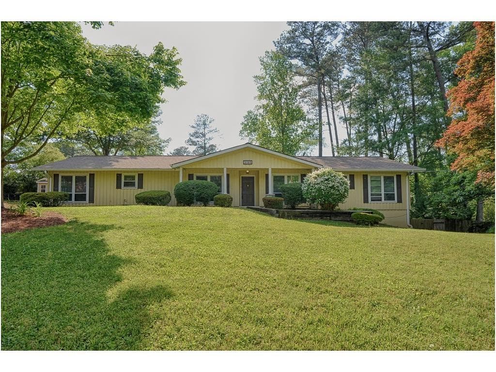 3 bedroom, 2,528 sq ft single family residence sold at 3195 Olde Dekalb Way, Atlanta, GA 30340