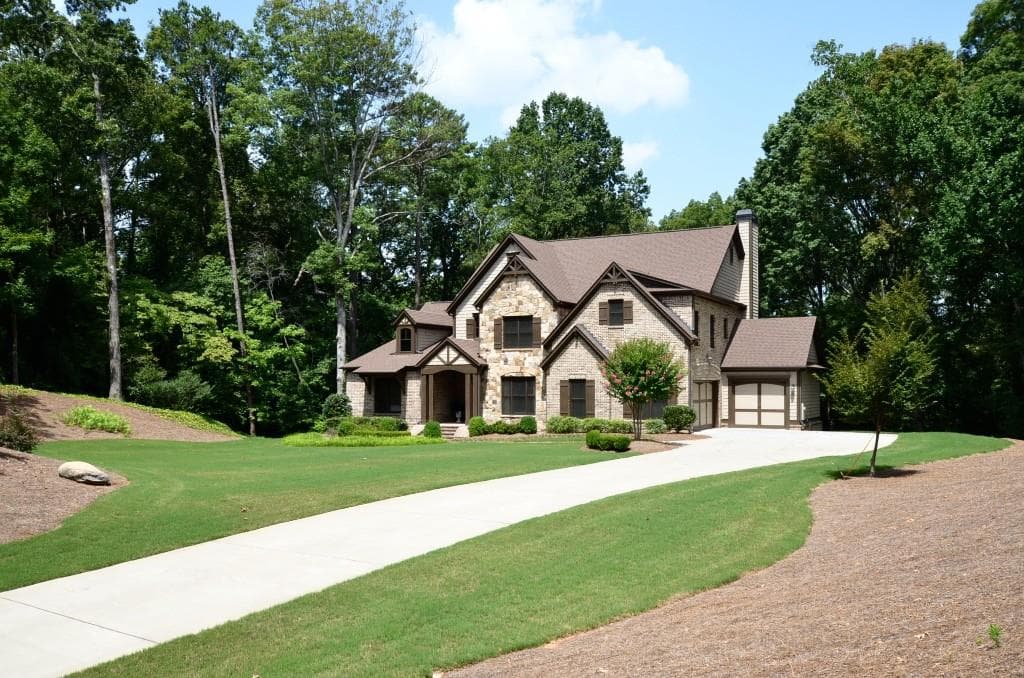 5 bedroom, 4,836 sq ft single family residence sold at 665 Mount Paran Road, Atlanta, GA 30327