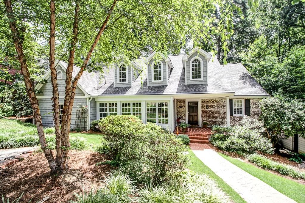 3 bedroom, 2,281 sq ft single family residence sold at 1917 Sunbury Place, Atlanta, GA 30318