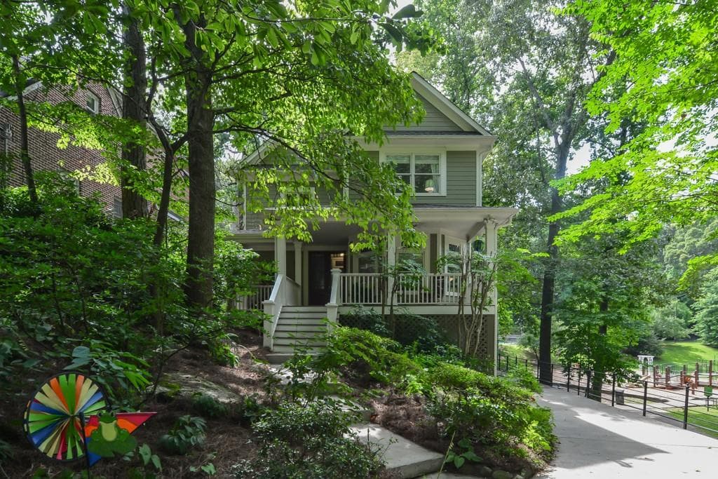 4 bedroom, 2,850 sq ft single family residence sold at 420 Lakeshore Drive, Atlanta, GA 30307