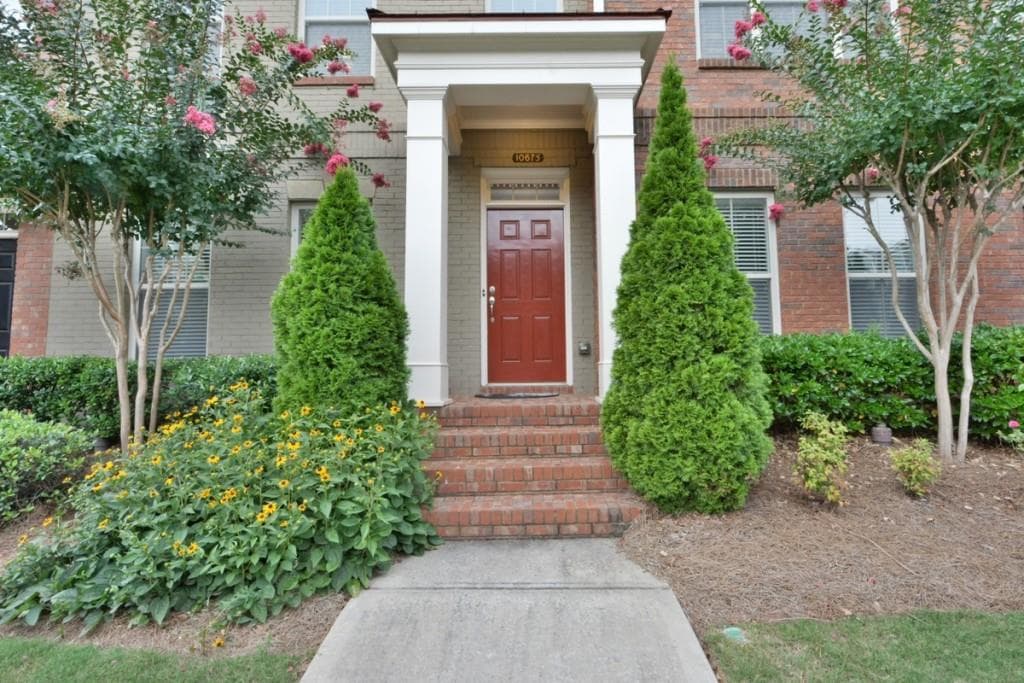 3 bedroom, 2,100 sq ft townhouse sold at 10675 Weir Way, Alpharetta, GA 30022