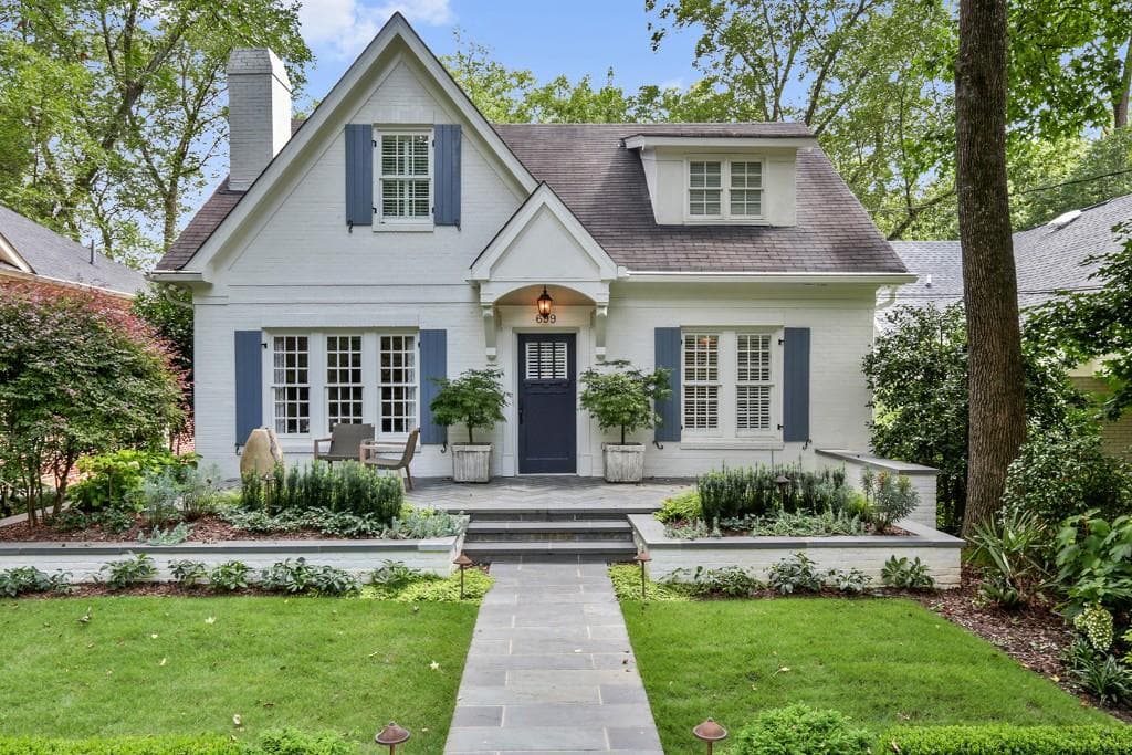 5 bedroom, 2,948 sq ft single family residence sold at 699 Cooledge Avenue, Atlanta, GA 30306