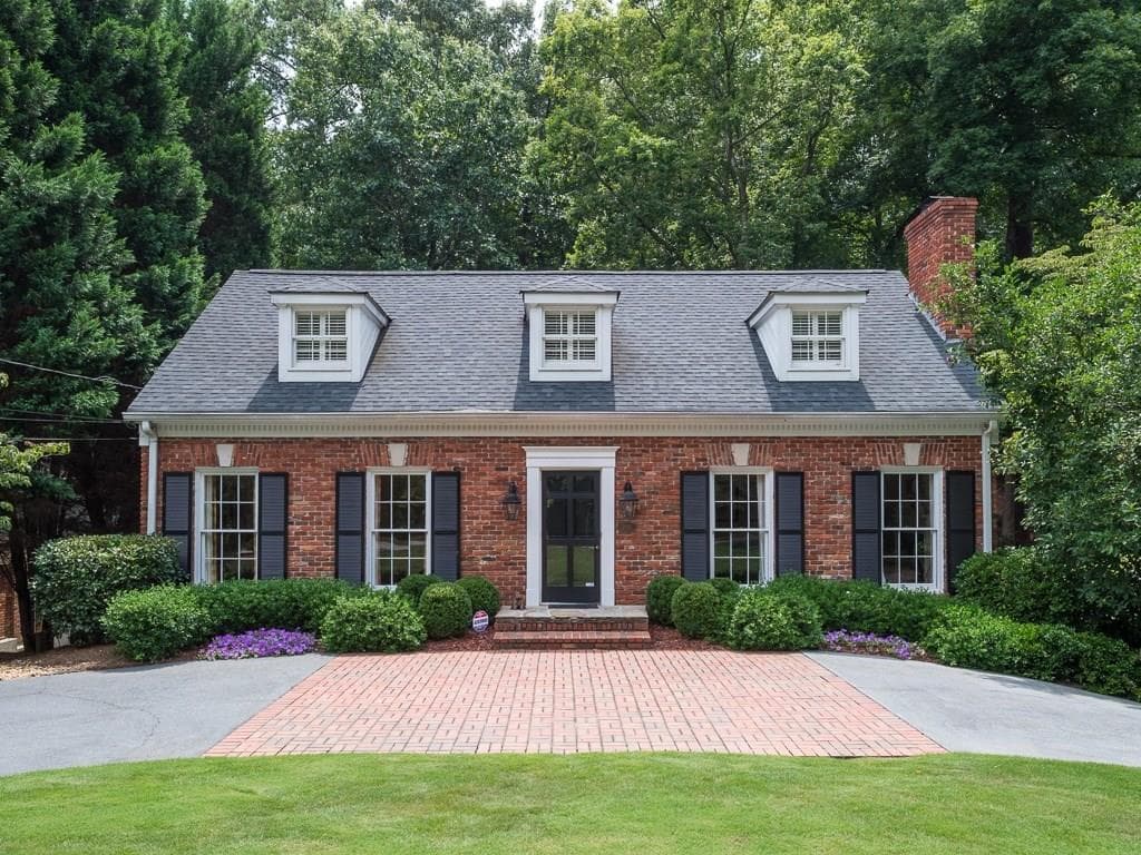 4 bedroom, 3,253 sq ft single family residence sold at 3092 Rhodenhaven Drive, Atlanta, GA 30327