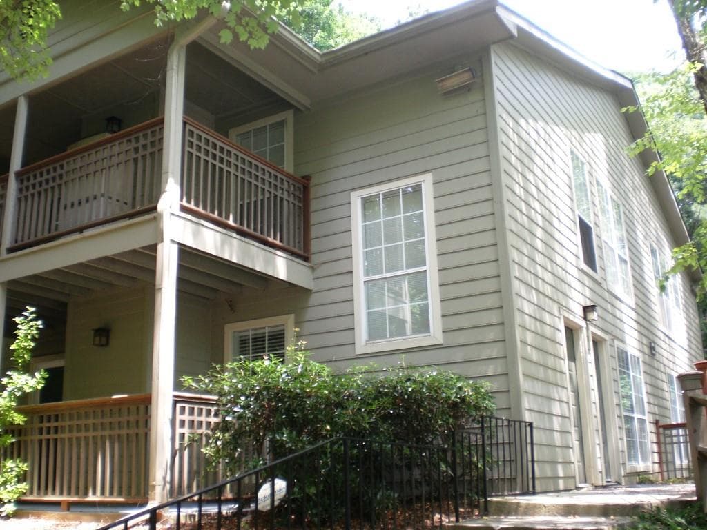2 bedroom, 1,021 sq ft condominium sold at 2901 Lenox Road 1002, Atlanta, GA 30324