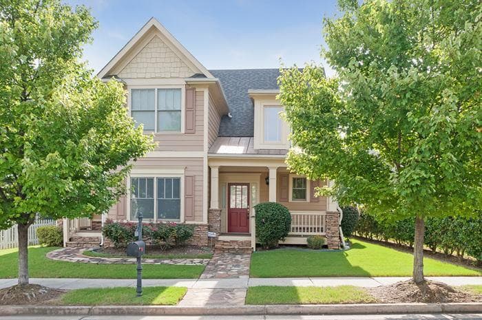 3 bedroom, 2,348 sq ft single family residence sold at 1533 Gilstrap Lane, Atlanta, GA 30318