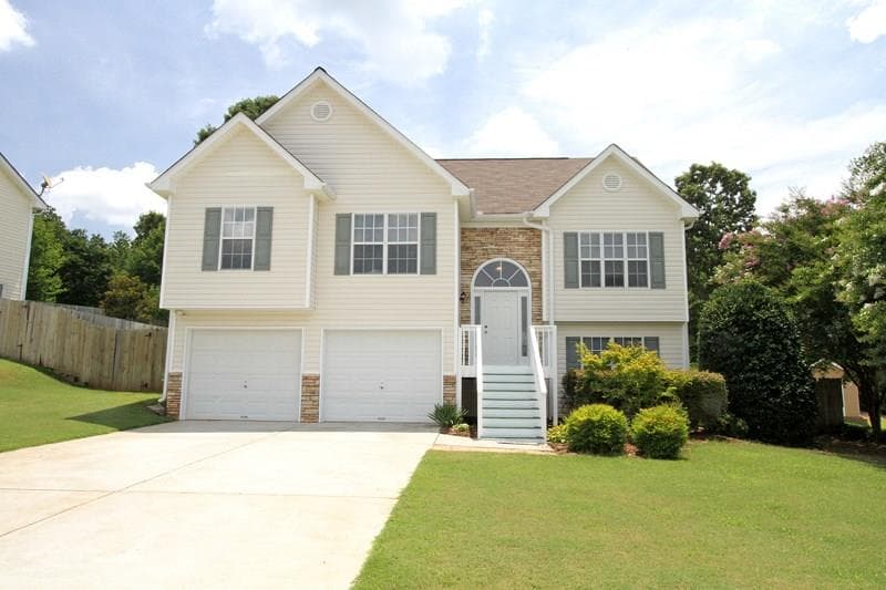 4 bedroom, 2,287 sq ft single family residence sold at 6224 N Star Drive, Flowery Branch, GA 30542