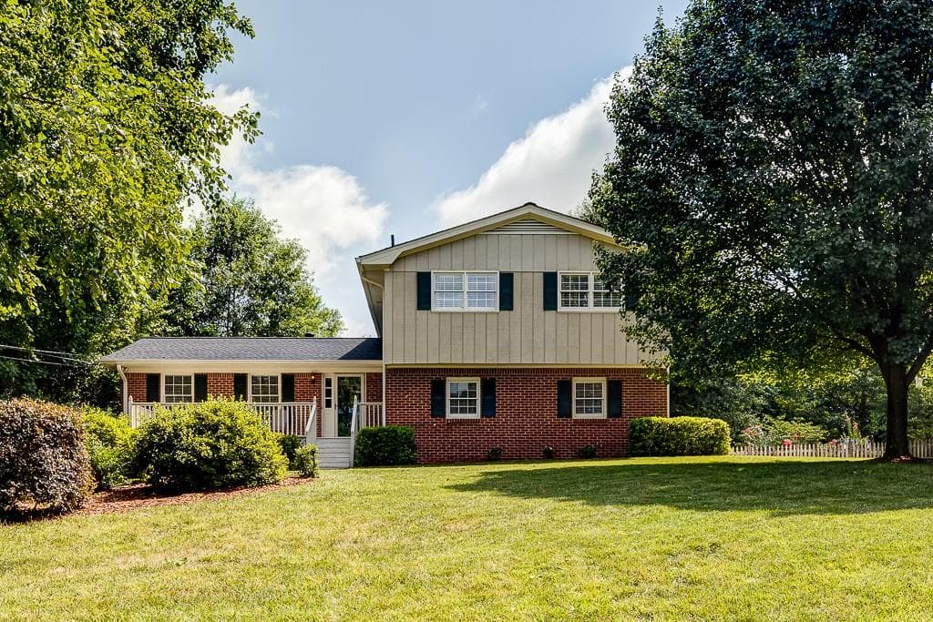 4 bedroom, 2,406 sq ft single family residence sold at 6720 Ramundo Drive, Atlanta, GA 30360