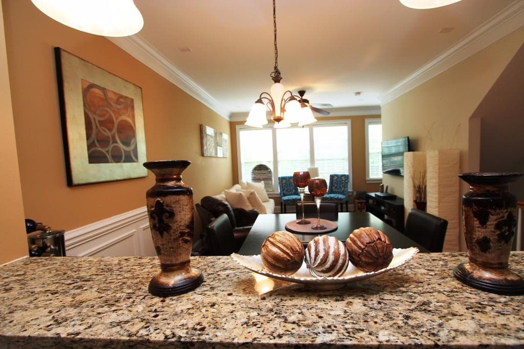 1 bedroom, 1,275 sq ft townhouse sold at 3668 Ashford Creek View 0, Atlanta, GA 30319