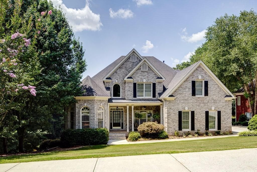 4 bedroom, 4,097 sq ft single family residence sold at 1640 Settindown Drive, Roswell, GA 30075