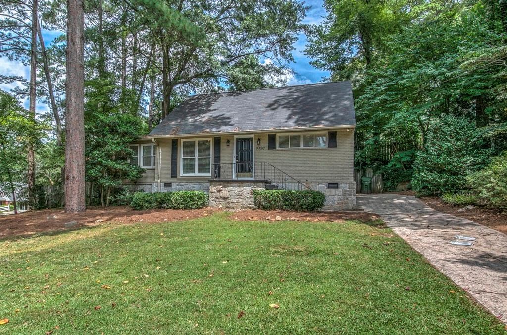 3 bedroom, 1,573 sq ft single family residence sold at 2597 Ridgemore Road, Atlanta, GA 30318