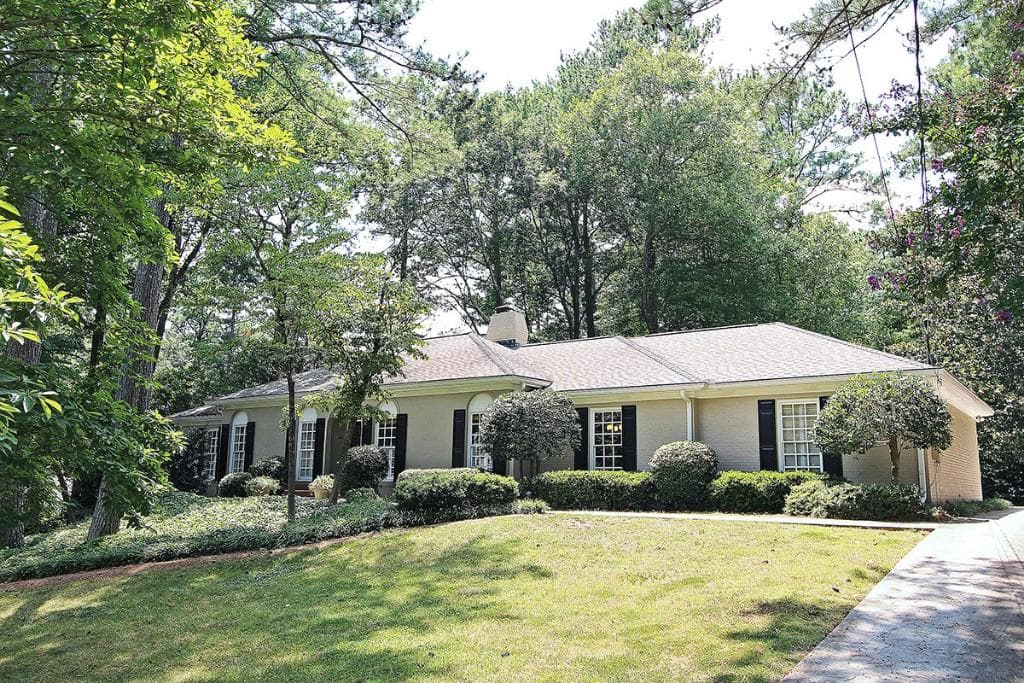 5 bedroom, 2,469 sq ft single family residence sold at 725 Weatherly Lane, Atlanta, GA 30328