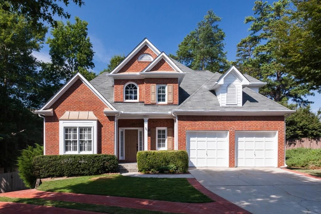 4 bedroom single family residence sold at 725 Orchard Court, Sandy Springs, GA 30328