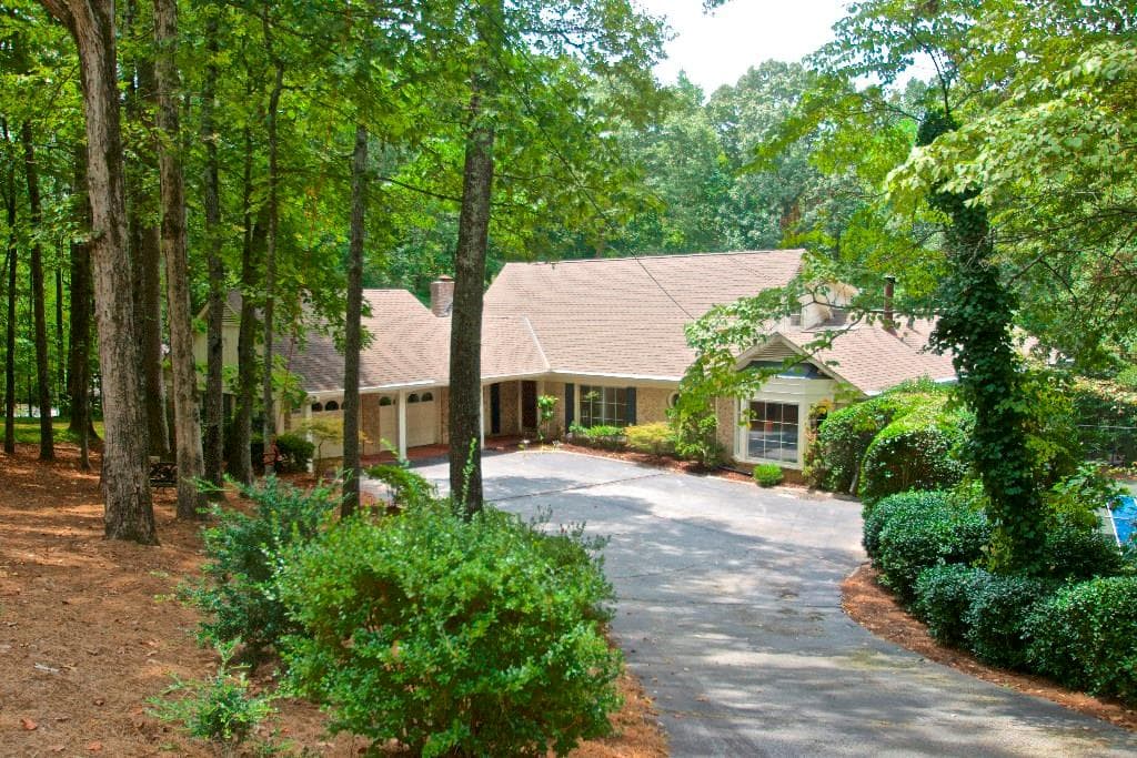 3 bedroom, 4,000 sq ft single family residence sold at 4328 Sentinel Post Road, Atlanta, GA 30327