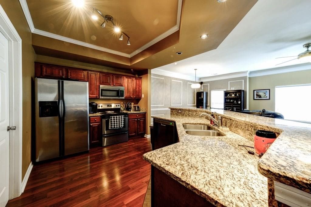 2 bedroom, 1,464 sq ft condominium sold at 2700 Pine Tree Road 3002, Atlanta, GA 30324
