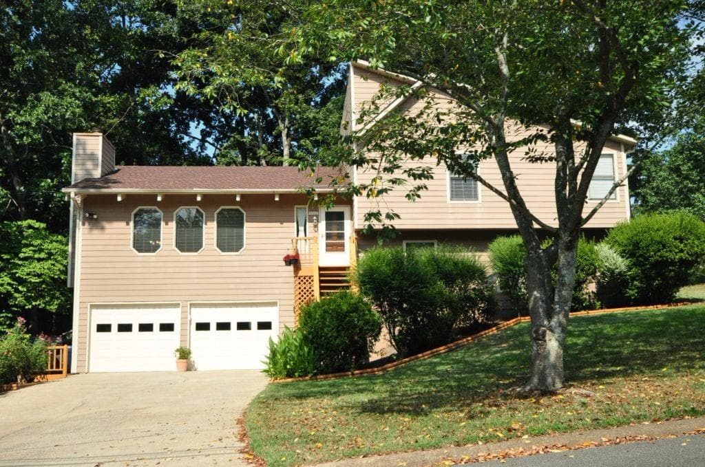4 bedroom, 1,572 sq ft single family residence sold at 5062 Ravenwood Drive, Marietta, GA 30066