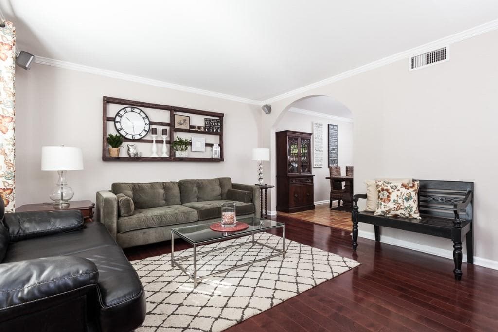 2 bedroom, 1,108 sq ft condominium sold at 136 Peachtree Memorial Drive IH3, Atlanta, GA 30309