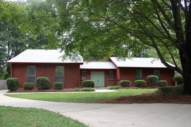 3 bedroom, 1,595 sq ft single family residence sold at 2745 Shadow Pine Drive, Roswell, GA 30076