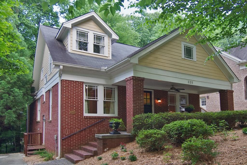 5 bedroom, 4,255 sq ft single family residence sold at 325 Vickers Drive, Atlanta, GA 30307