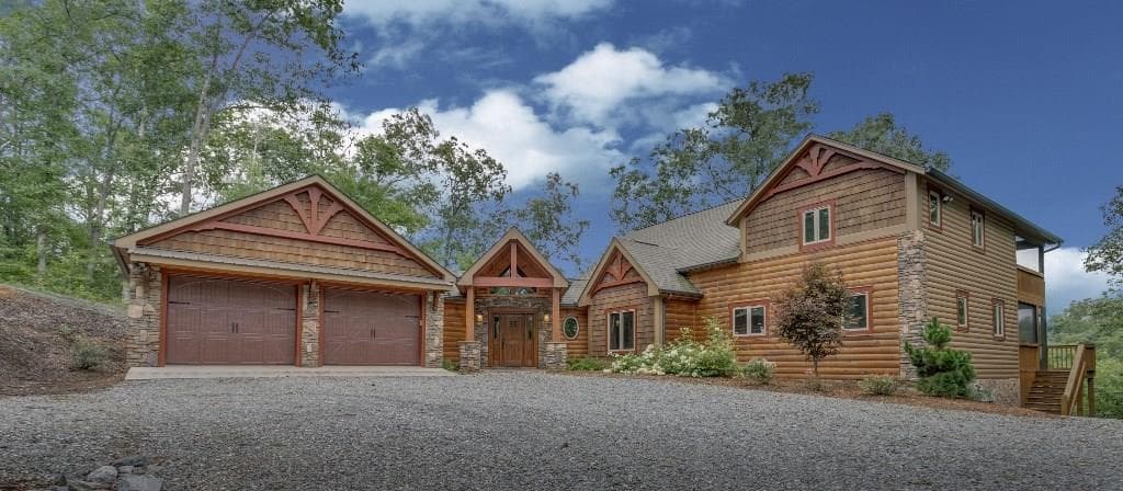 4 bedroom, 3,900 sq ft single family residence sold at 1525 Kingtown Street, Mccaysville, GA 30555