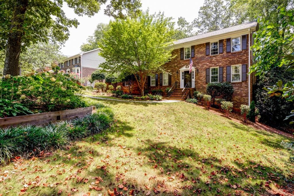5 bedroom, 3,641 sq ft single family residence sold at 2041 Mount Vernon Road, Dunwoody, GA 30338