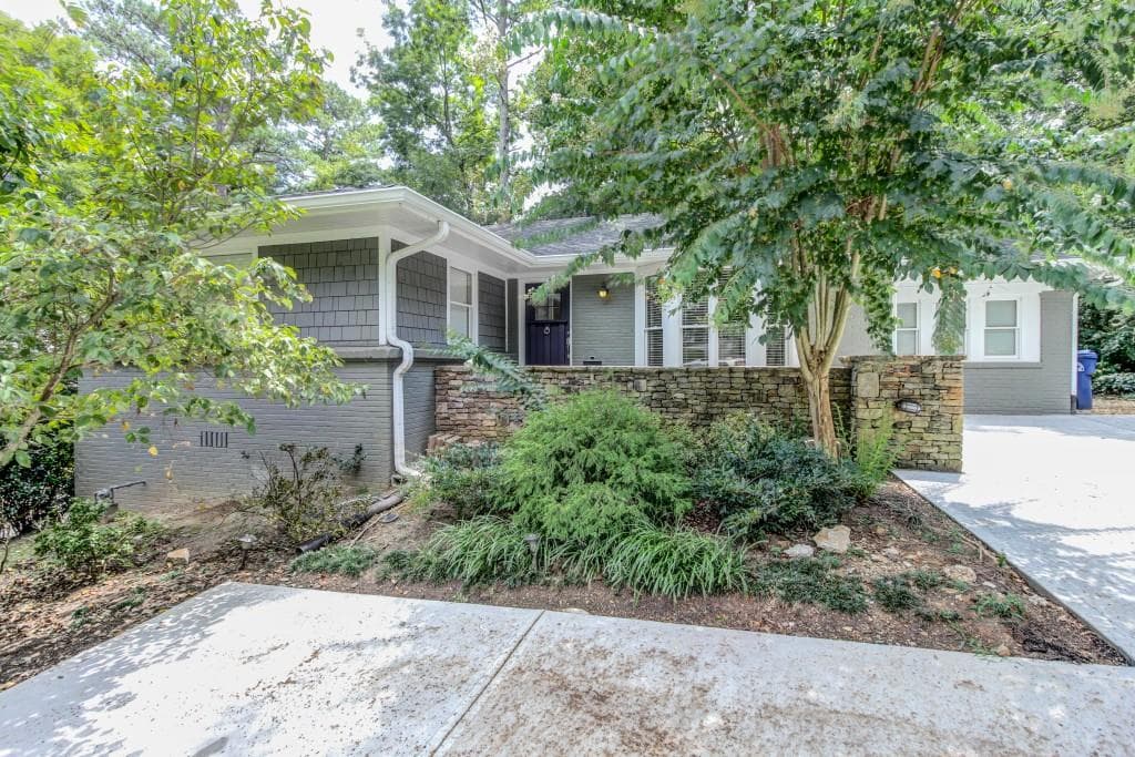 3 bedroom, 1,809 sq ft single family residence sold at 1722 Moores Mill Road, Atlanta, GA 30318