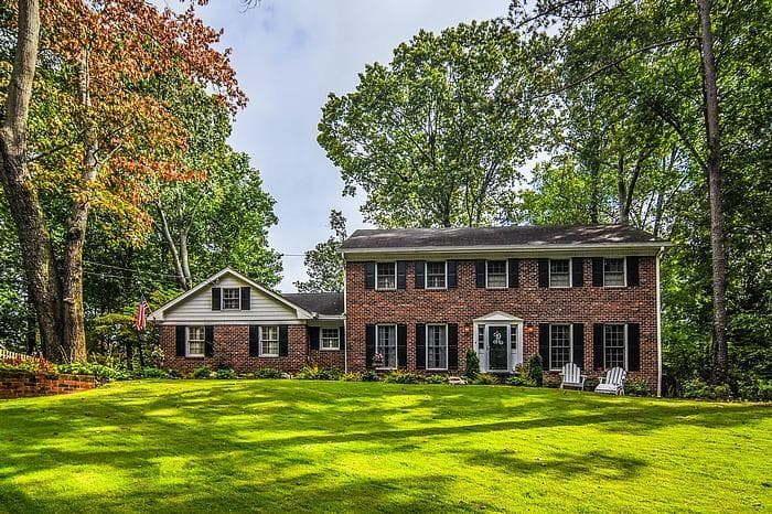 2284 N Peachtree Court, Dunwoody, GA 30338 — most recent listing photo