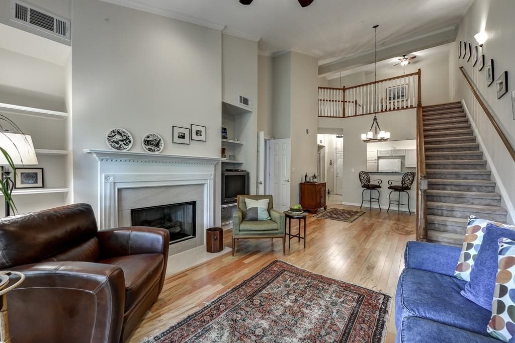 2 bedroom, 1,157 sq ft condominium sold at 3275 Lenox Road 406, Atlanta, GA 30324