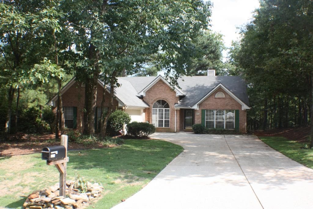 3 bedroom, 1,747 sq ft single family residence sold at 5904 Clipper Bay, Flowery Branch, GA 30542