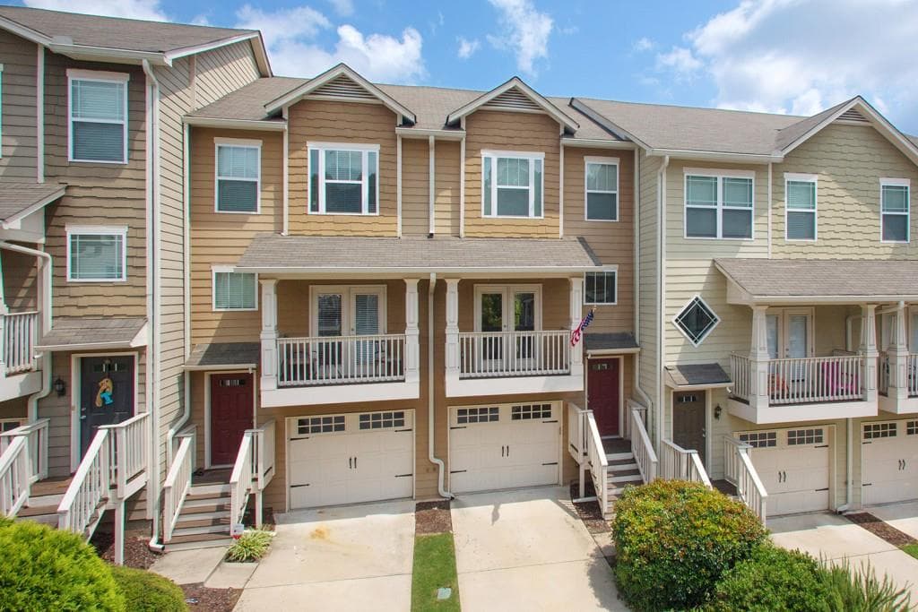 3 bedroom, 1,326 sq ft townhouse sold at 1353 Liberty Parkway 1353, Atlanta, GA 30318