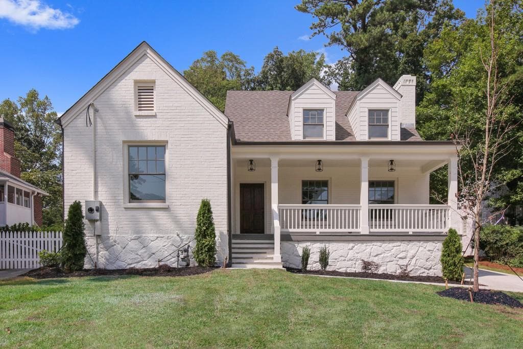 4 bedroom, 3,000 sq ft single family residence sold at 521 Collier Road, Atlanta, GA 30318