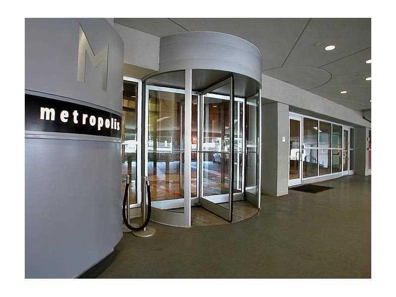 2 bedroom, 1,030 sq ft condominium sold at 923 Peachtree Street 1730, Atlanta, GA 30309