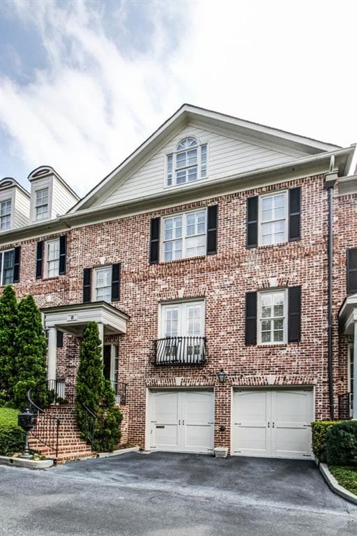 4 bedroom, 4,000 sq ft townhouse sold at 3707 Peachtree Road 8, Atlanta, GA 30319