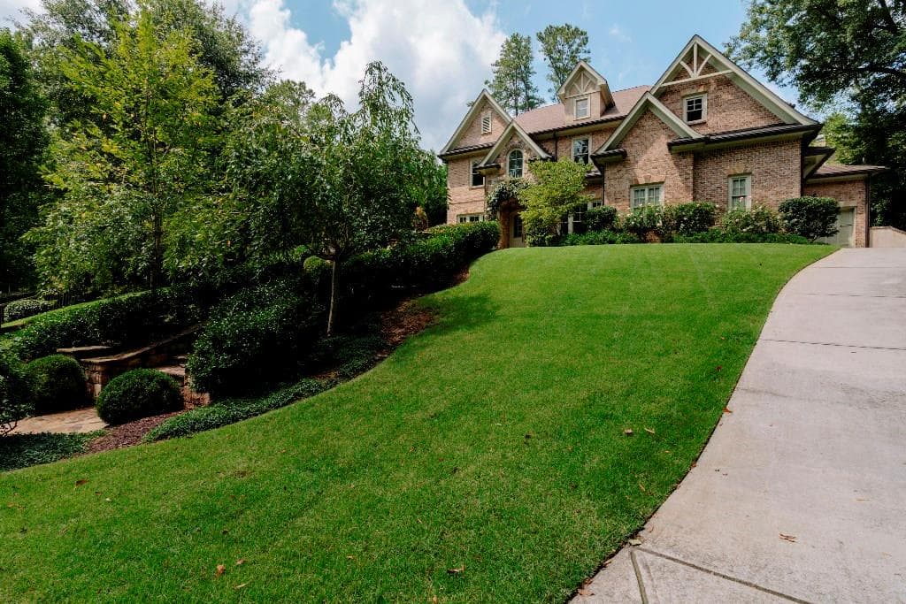 6 bedroom, 5,898 sq ft single family residence sold at 4186 N Stratford Road, Atlanta, GA 30342