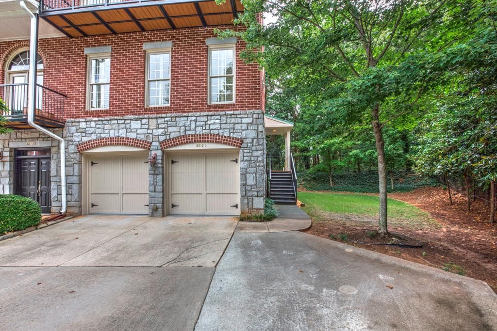 3 bedroom, 2,944 sq ft townhouse sold at 5512 Glenridge Drive O, Atlanta, GA 30342