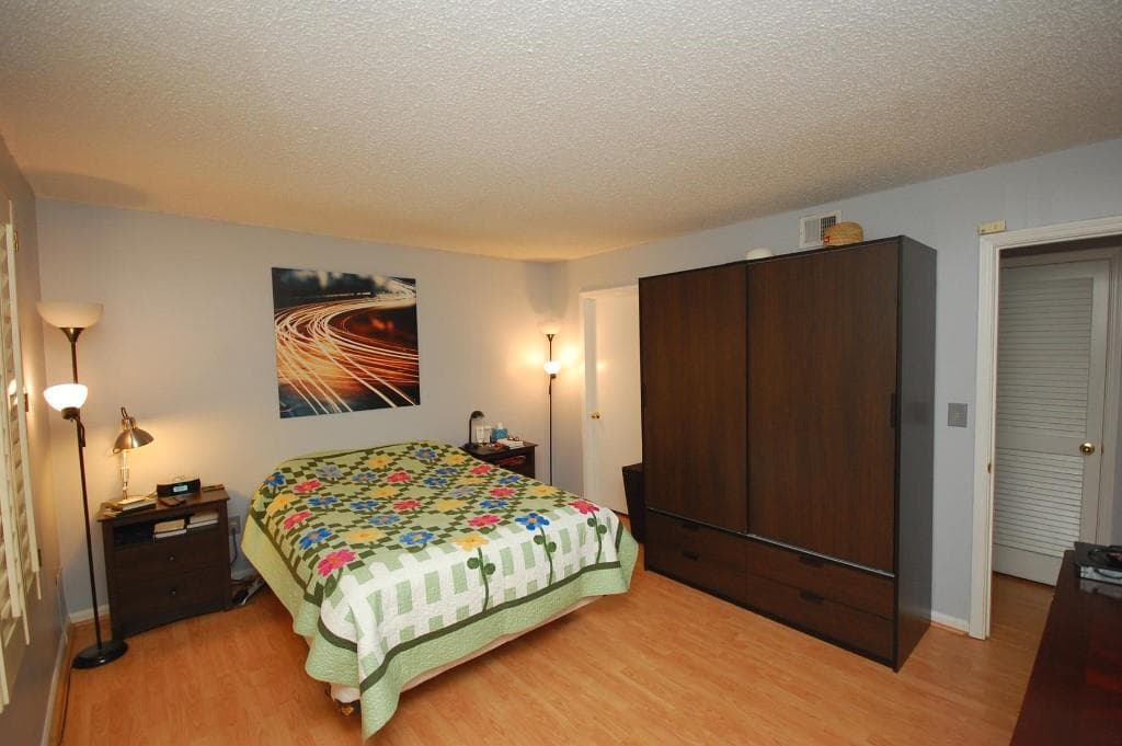 1 bedroom, 918 sq ft condominium sold at 93 De Arc Place, Atlanta, GA 30327