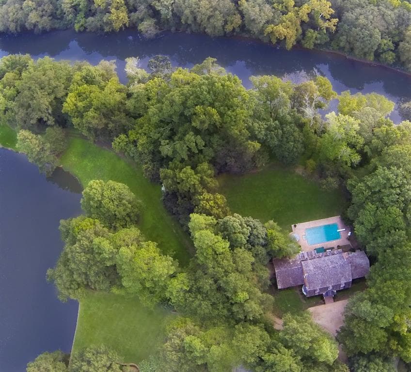 4 bedroom single family residence sold at 3012 Rivermeade Drive, Atlanta, GA 30327