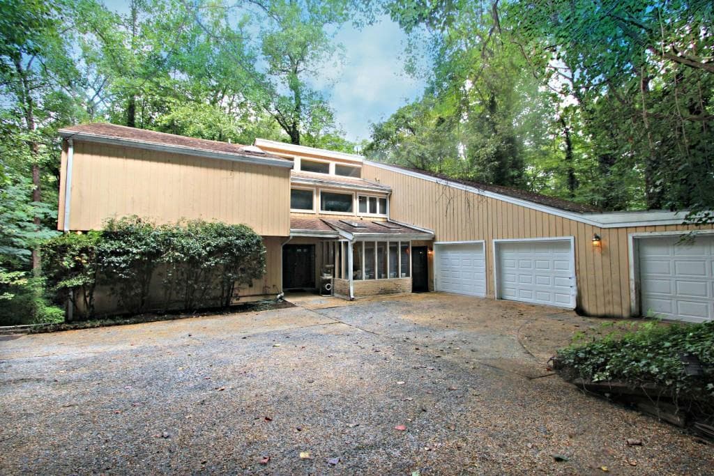 5 bedroom, 4,731 sq ft single family residence sold at 3957 Randall Mill Road, Atlanta, GA 30327