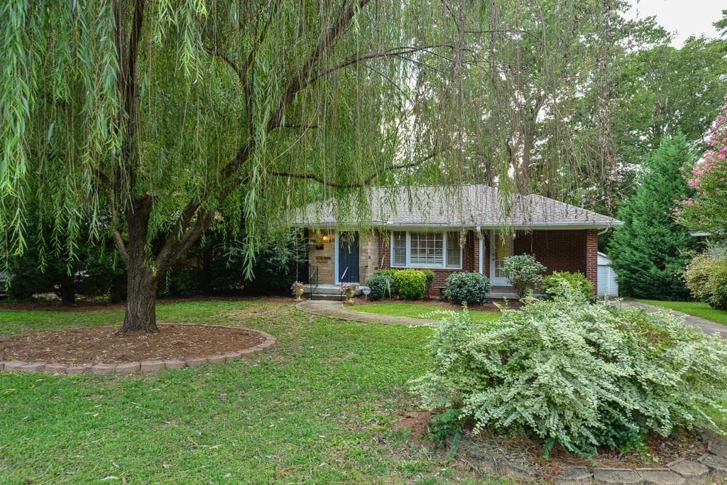 3 bedroom, 1,368 sq ft single family residence sold at 967 Shadowridge Drive, Atlanta, GA 30316