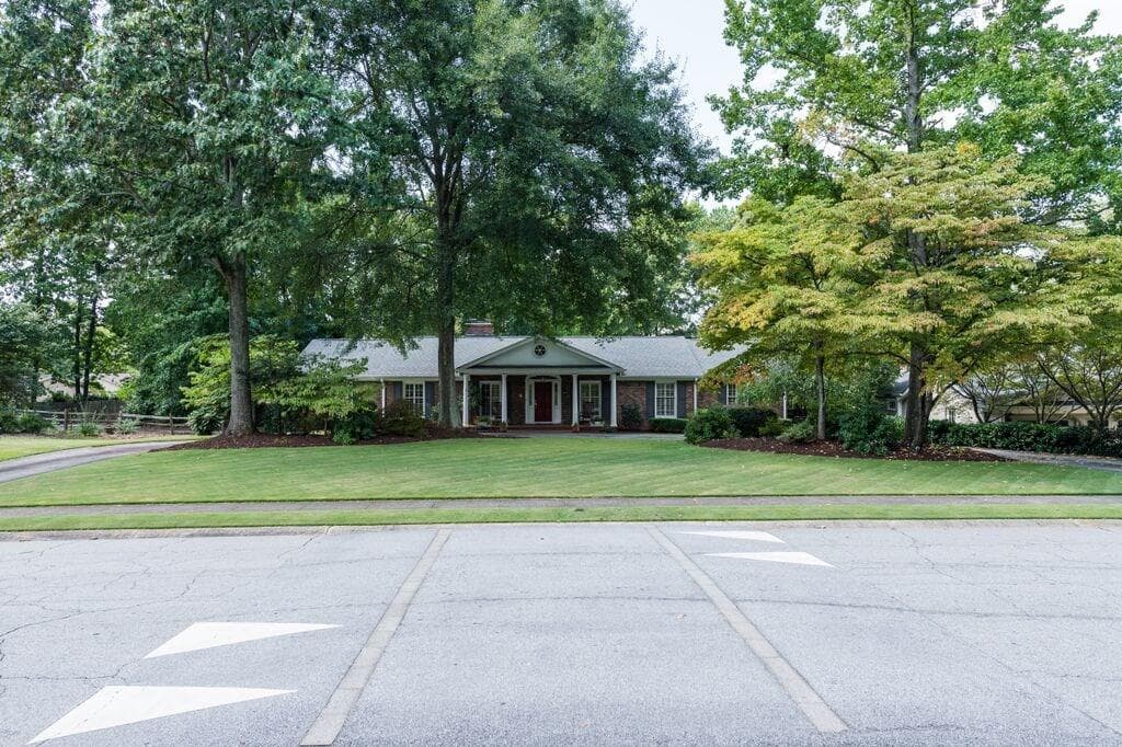 4 bedroom, 2,677 sq ft single family residence sold at 3354 Stratfield Drive, Atlanta, GA 30319