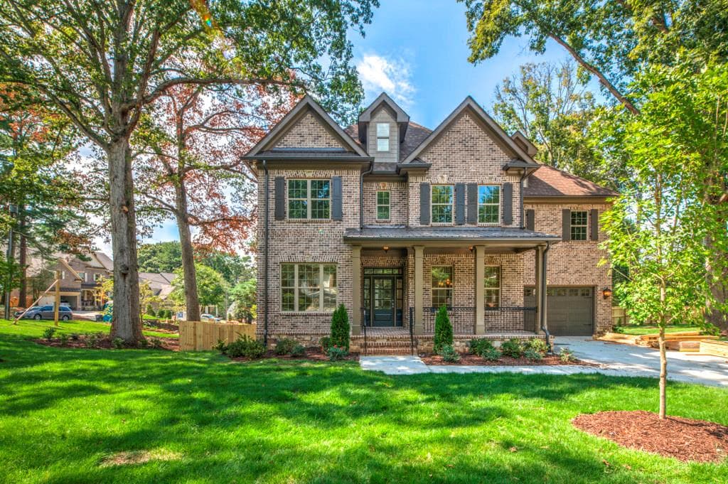 5 bedroom, 3,600 sq ft single family residence sold at 5 Long Island Place, Sandy Springs, GA 30328