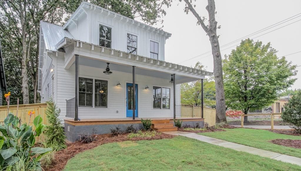 4 bedroom, 2,500 sq ft single family residence sold at 565 Stokeswood Avenue, Atlanta, GA 30316
