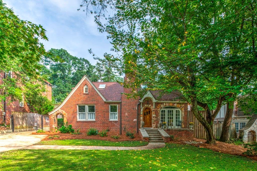3 bedroom, 2,847 sq ft single family residence sold at 934 E Rock Springs Road, Atlanta, GA 30306